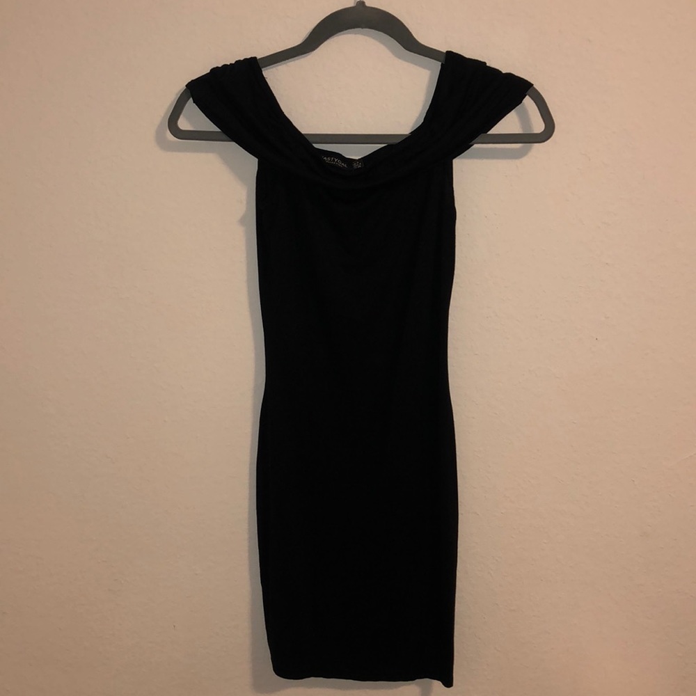 Black off-the-shoulder body con dress